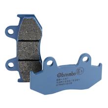 Remblokken Brembo 07HO1505 koolstofkeramiek voorkant & achterkant  met goedkeuring voor Honda XL R RD LC CR TRX FourTrax Recon XR NES @ MTX SCV Lead CN Helix Fusion