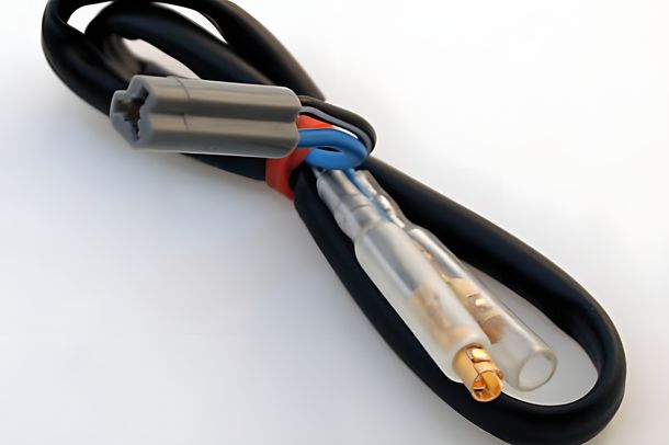 Highsider adapter cable for turn signals