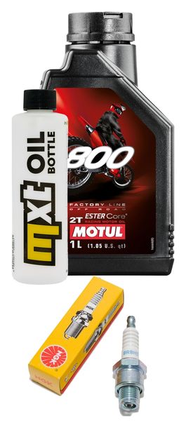 Inspektionspaket 1L 2-Takt-Öl + 1x Zündkerze für Malaguti Centro, Benelli QuattronoveX 12 Zoll Yestarday MBK Ovettto Booster Spirit F12 Phantom LC Bj. 12 - 2013