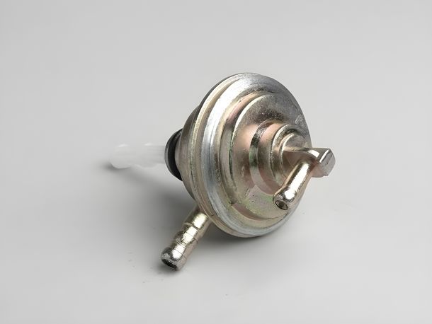 Rubinetto carburante BGM per Gilera Runner 125 (ZAPM07000, ZAPM24000, ZAPM24100, ZAPM24200), Gilera Runner 180 (ZAPM08000), Gilera Runner 200 (ZAPM24300), Gilera Runner 50 (ZAPC14000, ZAPC36200, ZAPC36400), Piaggio Free 100 (ZAPM29100)