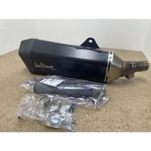 B-Ware, zadní tlumič výfuku LeoVince SLIP-ON LV-12 Black Edition s homologací, nerezová ocel černá, karbonová krytka & tepelný štít pro Honda NT 1100