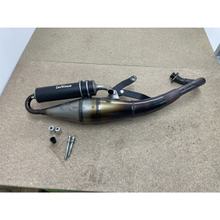 B-Ware, výfukový systém LeoVince Komplettanlage HAND MADE TT Black Edition s homologací, hliník černý pro Aprilia SR 50 Sport PRO i.e. 03 / SR 50 R Factory Mot. Piaggio 04-12 / Gilera Runner SP 50 karburátor / Piaggio NRG 50 Power DD karbur