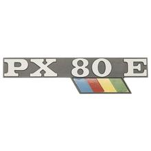 Emblém / nápis CIF " PX 80 E " barevný pro boční kryt Vespa PX 80 E Lusso - 2 kolíky 130x33mm rozteč otvorů 105mm