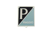 Embleem CIF Piaggio Aluminium 36 x 46mm met klinknagelboringen voor oudere Vespa 125 modellen