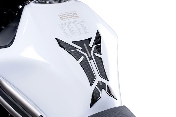 Holý chránič nádrže Puig šedý 295 x 165 mm pro Yamaha YZF-R1, Honda CB600F Hornet, Kawasaki ZX-6R Ninja, Ducati 848 EVO, Suzuki GSX-R1300 Hayabusa, BMW R1200GS, Triumph Daytona 675, KTM 125 Duke, Aprilia Mana 850, MV Agusta Brutale