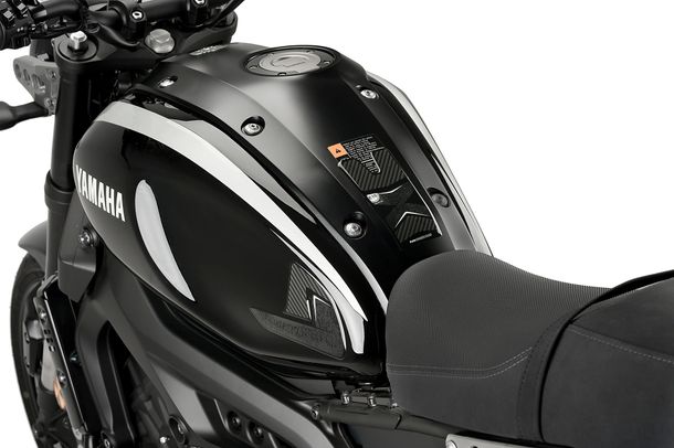Protezione serbatoio protezione specifica Puig Carbon look 300 x 225 mm per Yamaha XSR900 Anno di fabbricazione 2016 - 2021