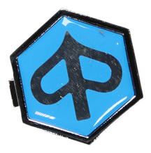 Emblem " Piaggio " 6-Eck Kaskade Aluminium, z. Stecken 32x37 mm für Vespa PX T5 ET2 ET4 etc.