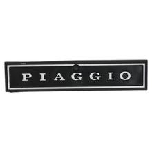 Emblema / escritura "Piaggio" en cascada para los modelos de Vespa - al tornillo