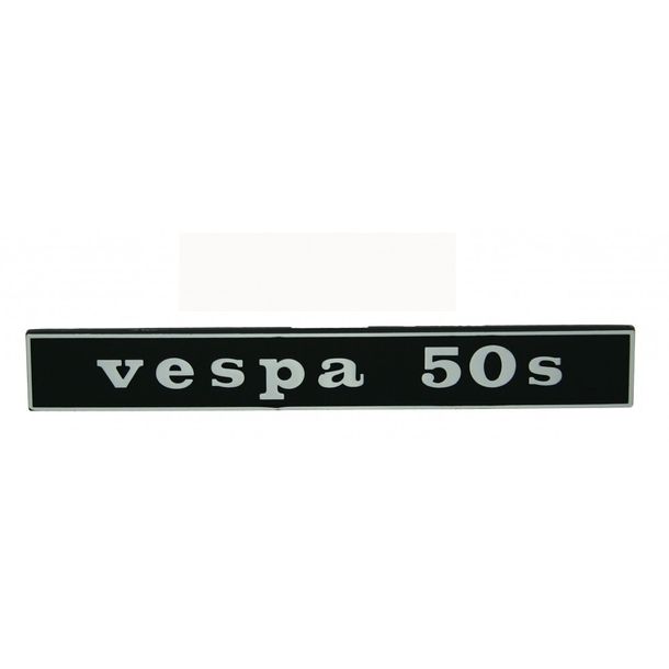 emblème « Vespa 50 » / logo sur fond noir pour Vespa 50s - deux broches d'espacement de trou de 110mm 132x17mm