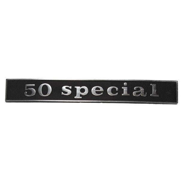 Badge/opschrift „50 special” op de achterkant voor Vespa V50 special - 2 pinnen 132x17mm