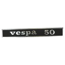 Emblém / Nápis "Vespa 50" pro modely Vespa V50 - 2 kolíky, rozteč děr 132x17mm, mezidistancí kolíků 110mm