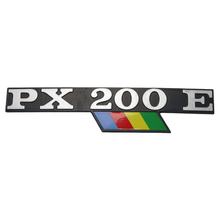 Emblem / Nápis "PX 200 E" barevný pro boční kryt Vespa PX 200 - 2 kolíky, rozteč děr 145x32mm 105mm