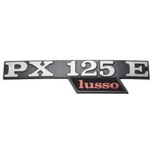 Emblém / Nápis "PX 125 E lusso" boční kryt pro Vespa PX 125 Lusso - 2 kolíky, rozteč děr 105mn