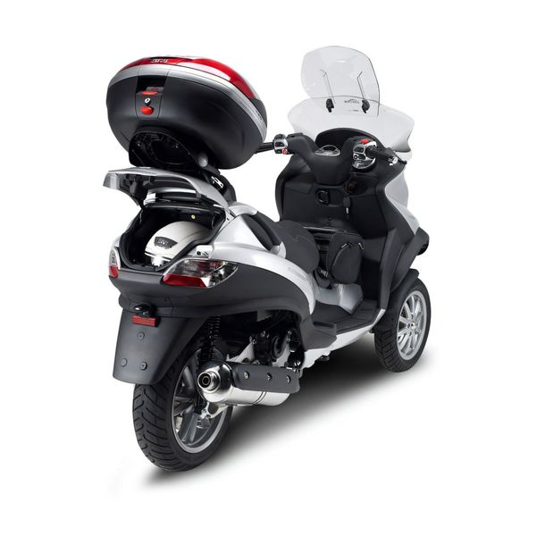 Nosič topcasu GiVi pro kufry Monolock® s deskou M5M pro modely Piaggio MP3 r. v. 2006-2014