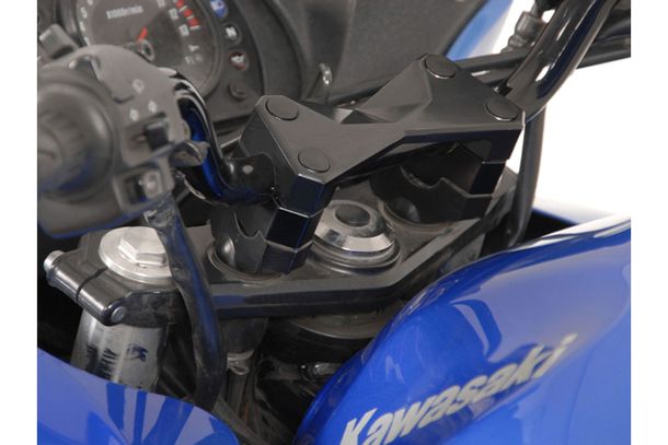 elevador manillar SW-MOTECH H=20 mm negro para Kawasaki Z750/R/S, Z1000
