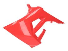 Derbi radiatorkap, links, rood, zonder decoratie, 2B004334000W5R voor Derbi Senda R X-Treme, Gilera SMT Euro 4 DRD SM 50 ccm